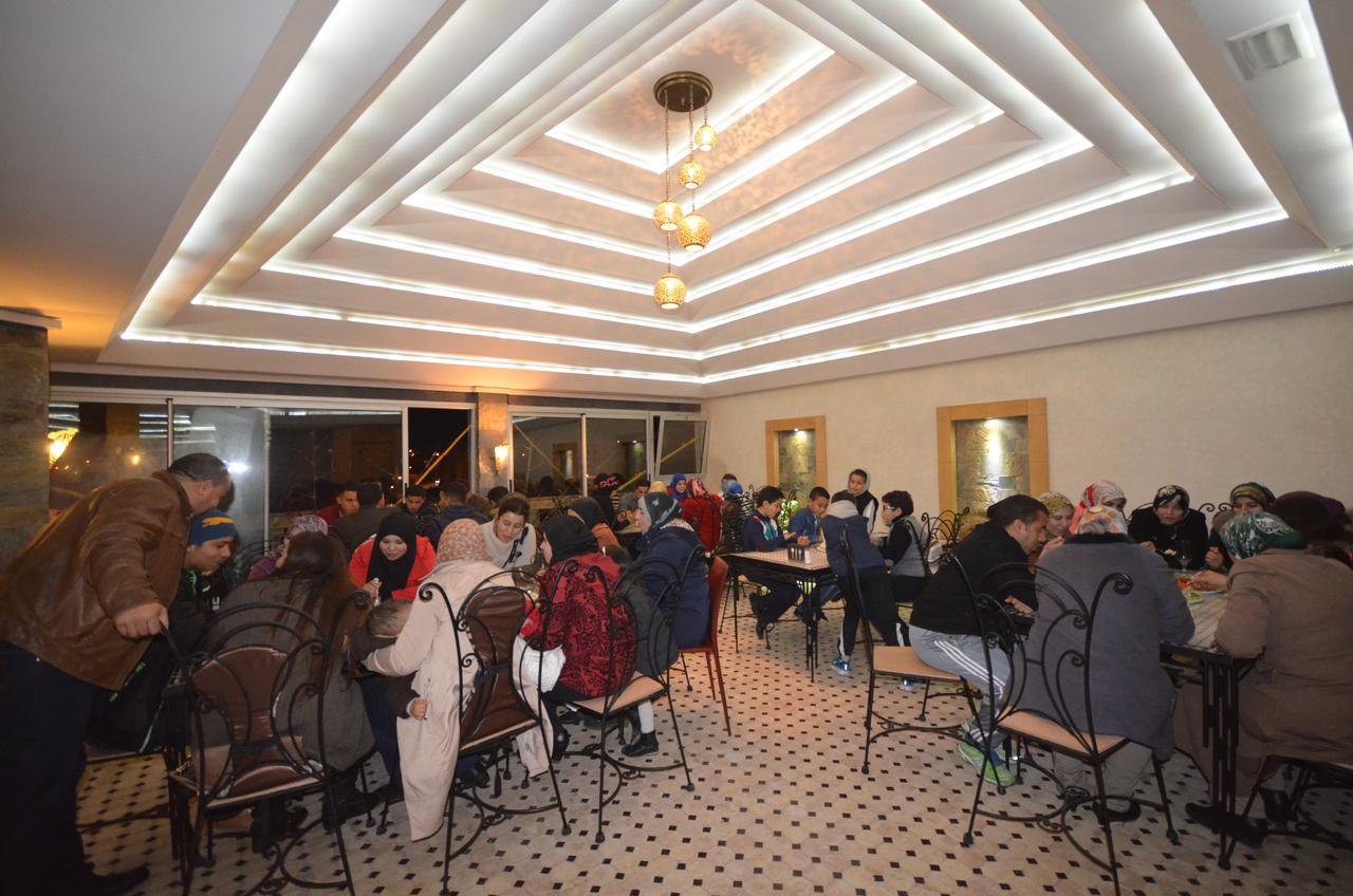 Hotel-Cafe-Restaurant Pyramides, Taza Exterior foto