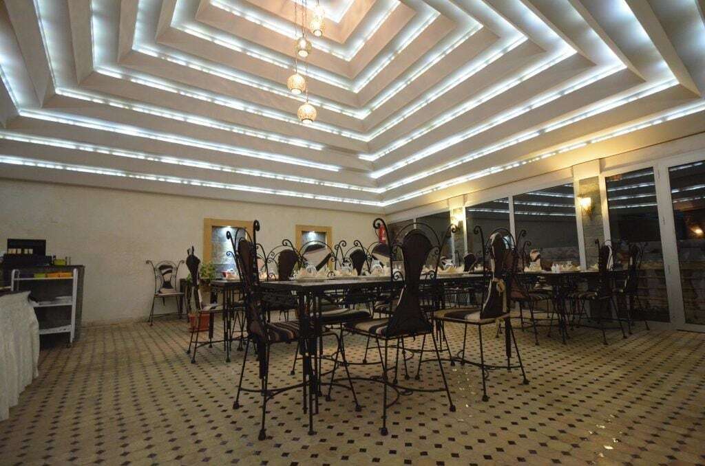 Hotel-Cafe-Restaurant Pyramides, Taza Exterior foto